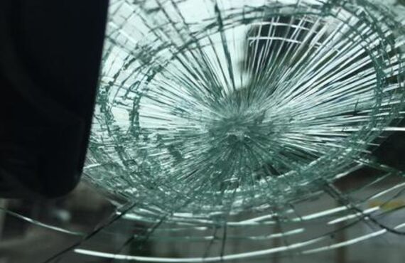 安佐南区で交通事故によるケガ・むちうちの方はHALE整骨院へ｜フロントガラス破損について